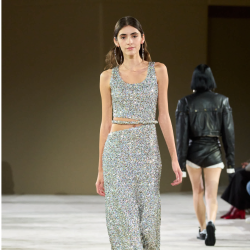 Postare Minimalistă Roșu și Alb Instagram Mărțișor